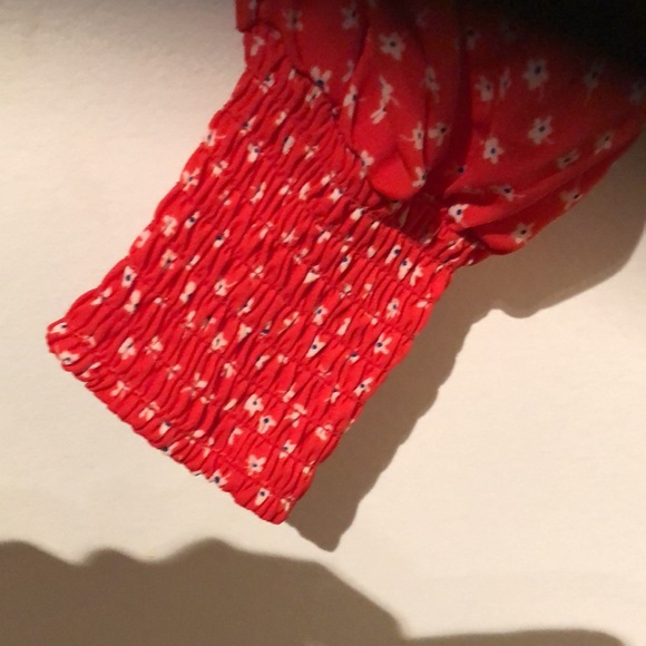 Sienna Sky XS Long sleeve Smocked crop top - Picture 3 of 7